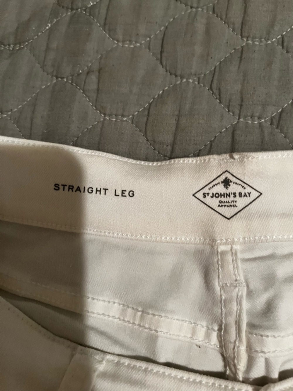 ST. JOHN'S BAY~WHITE STRAIGHT LEG JEANS~8 - Picture 2 of 6